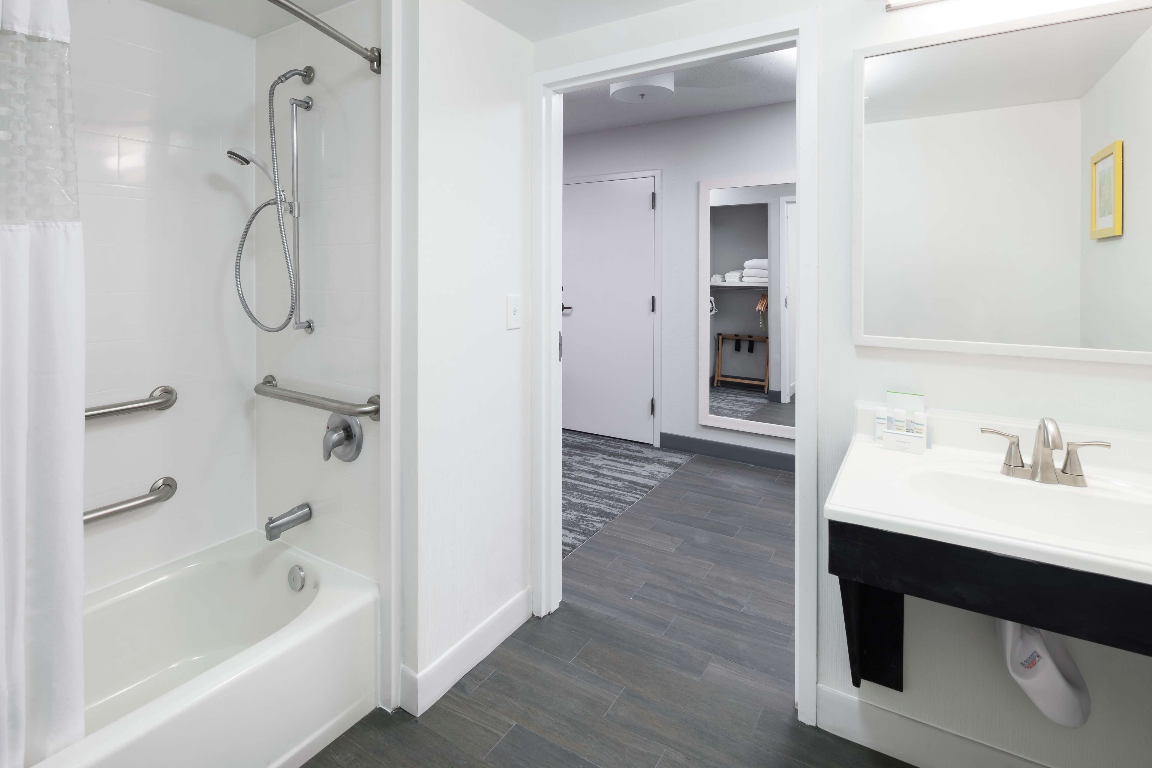 one king bed, non-smoking, accessible | bathroom | free toiletries, hair dryer, towels