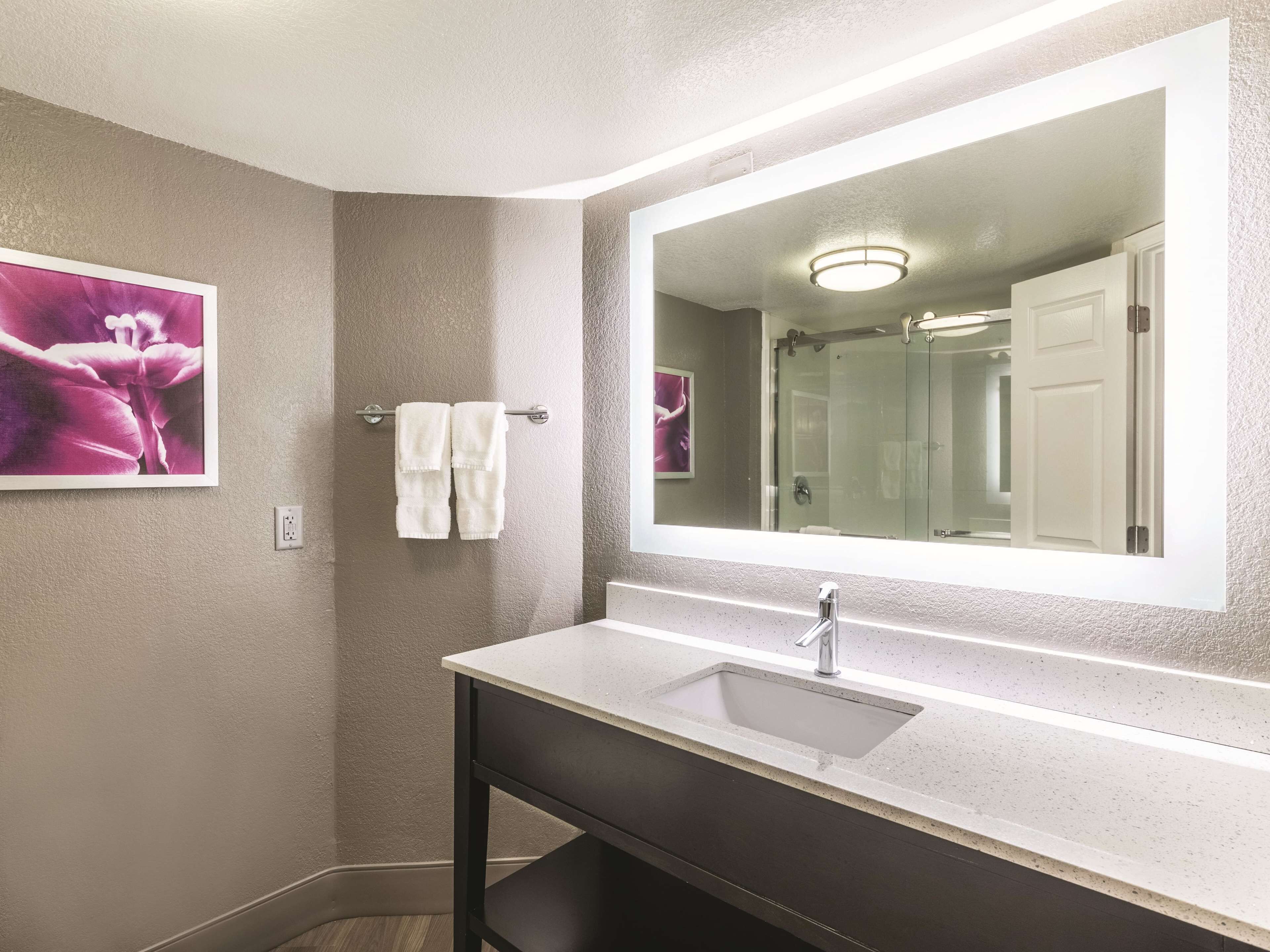 1 bedroom, premium bedding, pillow-top beds, desk