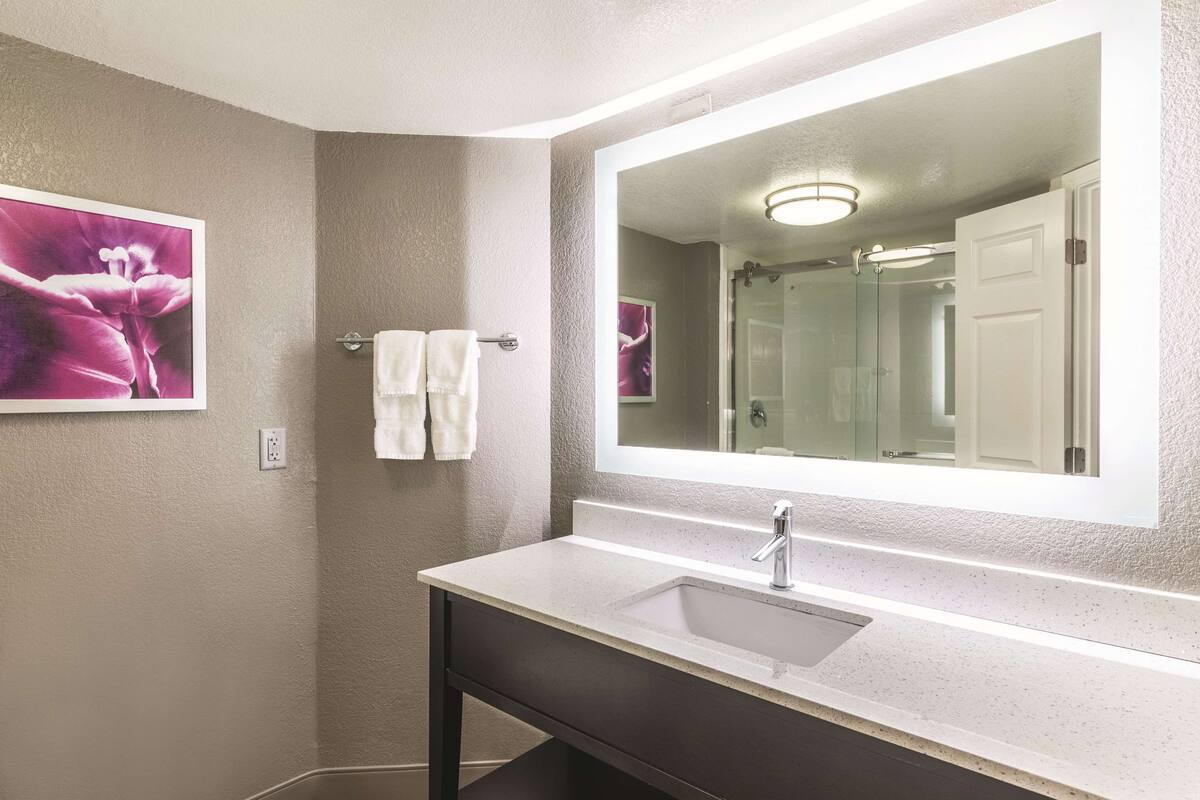 1 bedroom, premium bedding, pillow-top beds, desk