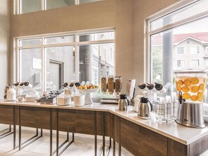 Free daily continental breakfast 
