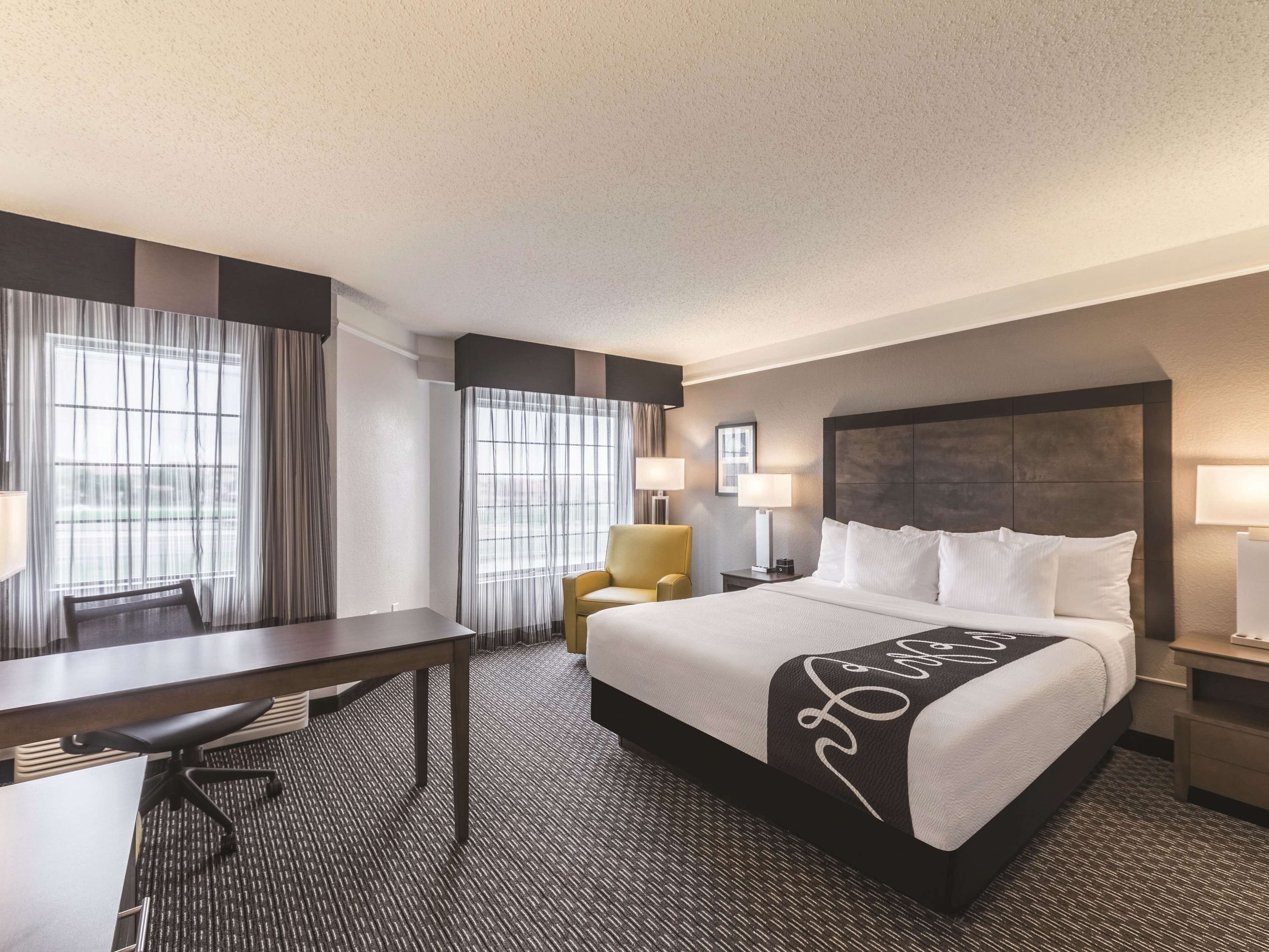 1 bedroom, premium bedding, pillow-top beds, desk