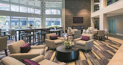La Quinta Inn & Suites by Wyndham Austin Near The Domain