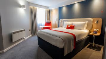 Standard Room, 1 Double Bed, Accessible (with Free Hot Breakfast) | Desk, blackout drapes, soundproofing, iron/ironing board
