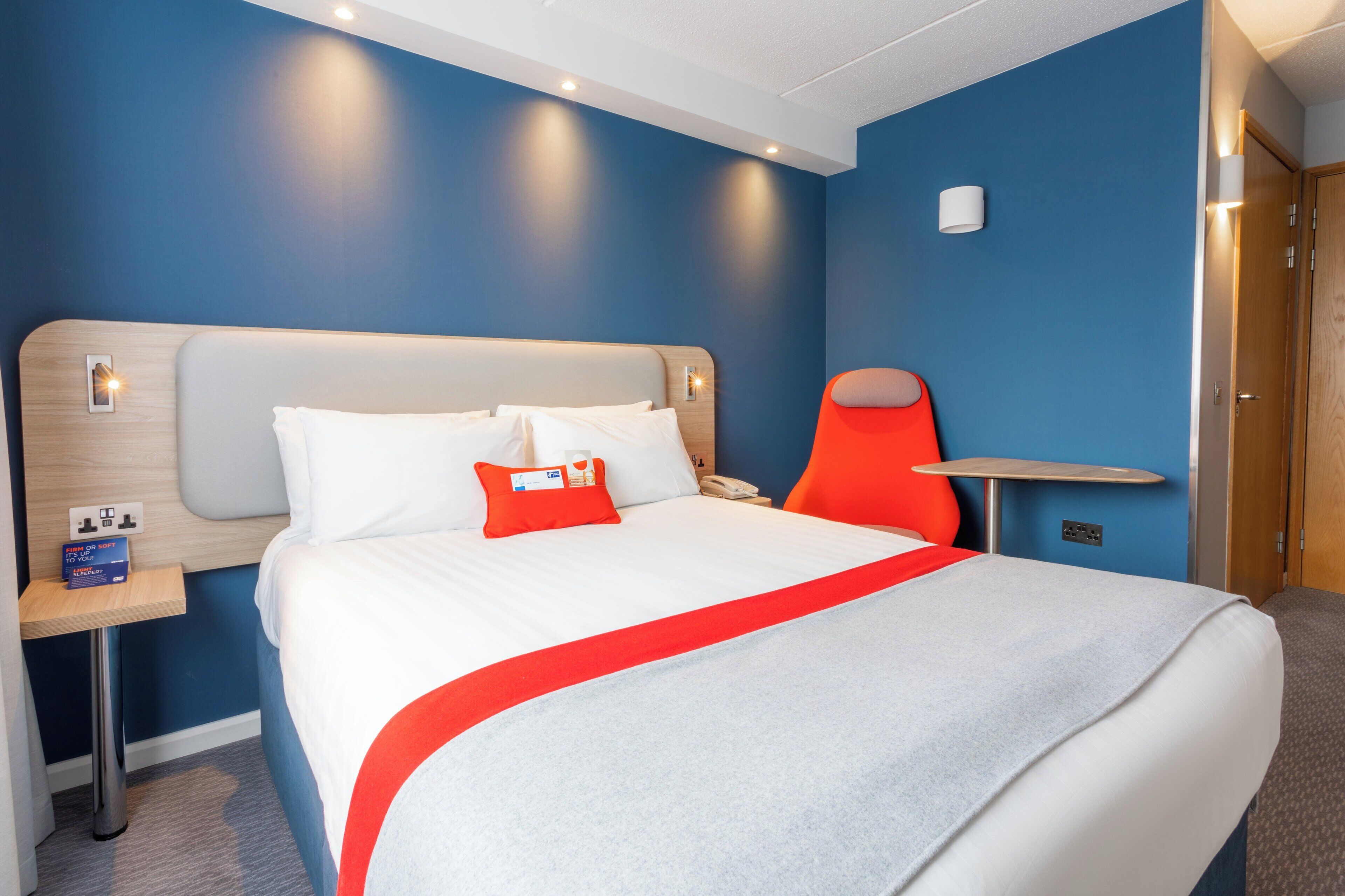 Rom – standard, 1 dobbeltseng (with Free Hot Breakfast) | Skrivebord, blendingsgardiner, lydisolert og strykejern/-brett