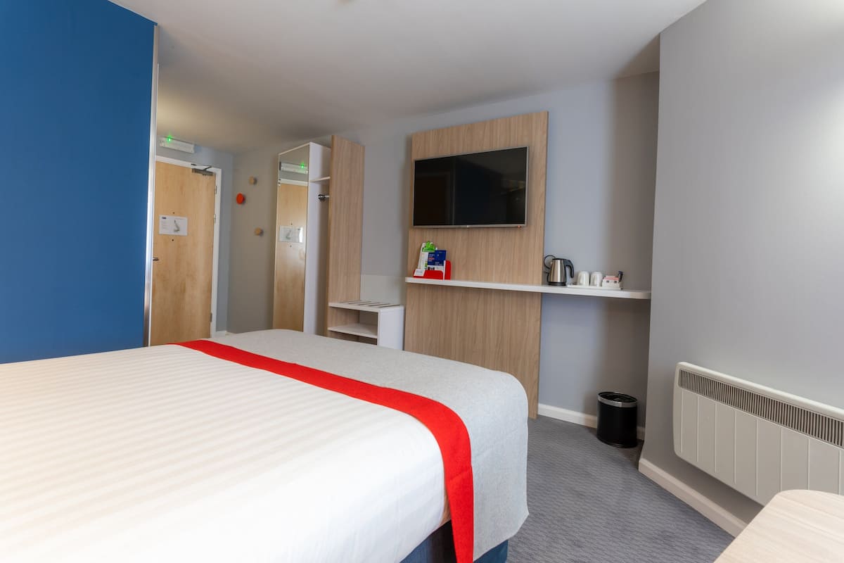 In-room safe, desk, blackout drapes, soundproofing