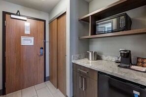 Pillow-top beds, in-room safe, desk, laptop workspace - Best Western Plus Las Vegas West (Las Vegas)