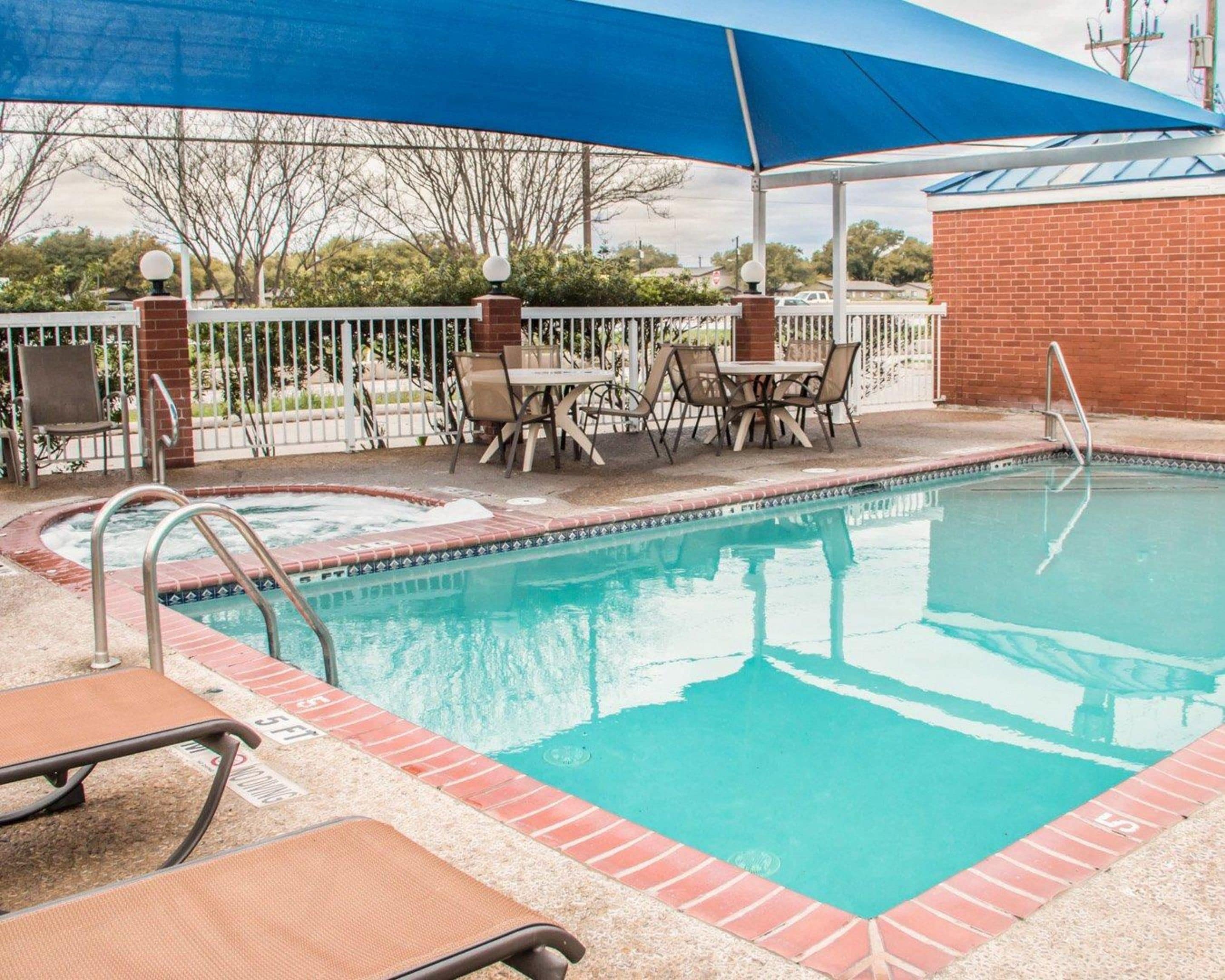 Photo - Quality Suites San Antonio Northeast