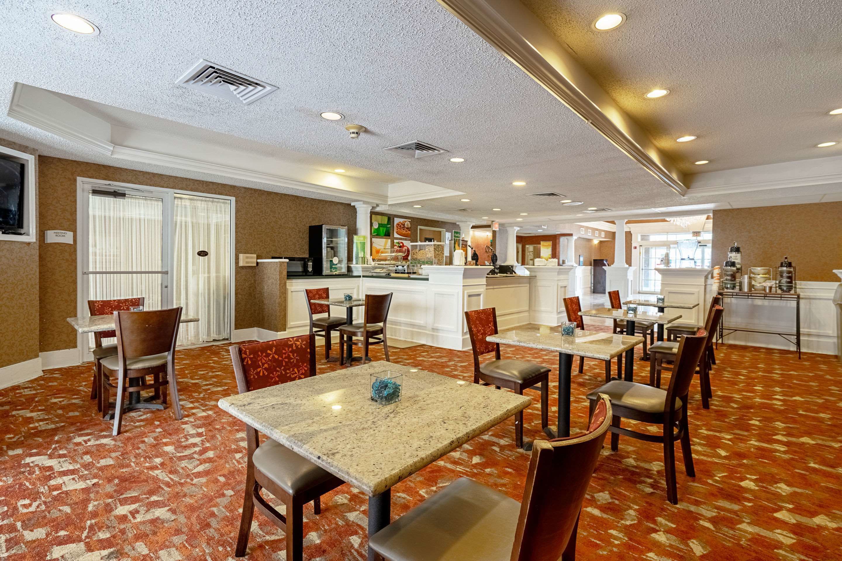 Tägliches inbegriffenes kontinentales Frühstück