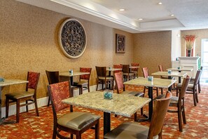Desayuno continental incluido todos los días 