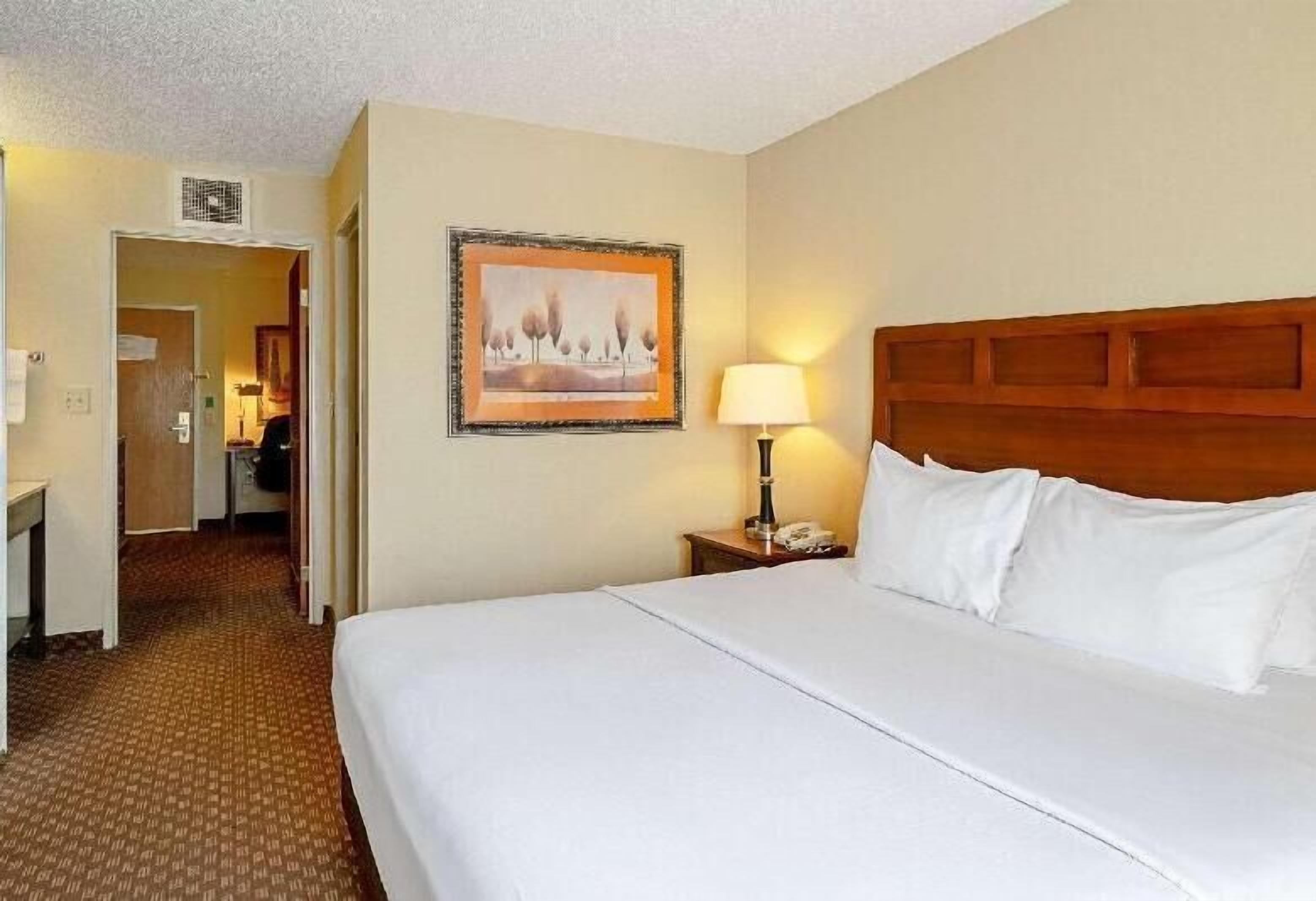 1 bedroom, Egyptian cotton sheets, premium bedding, in-room safe