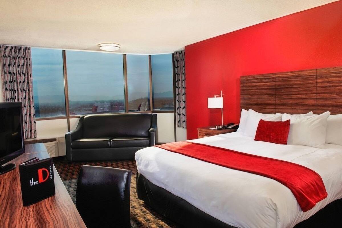 Premium bedding, in-room safe, desk, blackout curtains