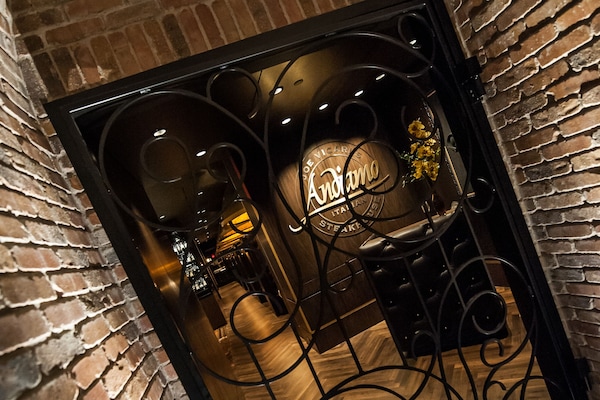 3 restaurantes; se sirve desayuno, almuerzo y cena; cocina americana