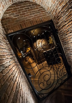 3 restaurants, breakfast, lunch, dinner served; American cuisine at the D Las Vegas