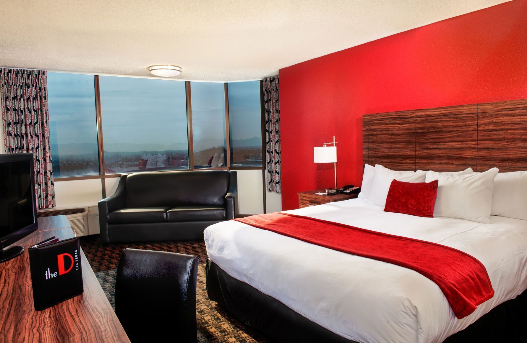 Premium bedding, in-room safe, desk, blackout curtains
