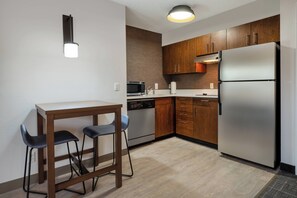 Fridge, microwave, stovetop, dishwasher - Residence Inn By Marriott Austin South (Austin)