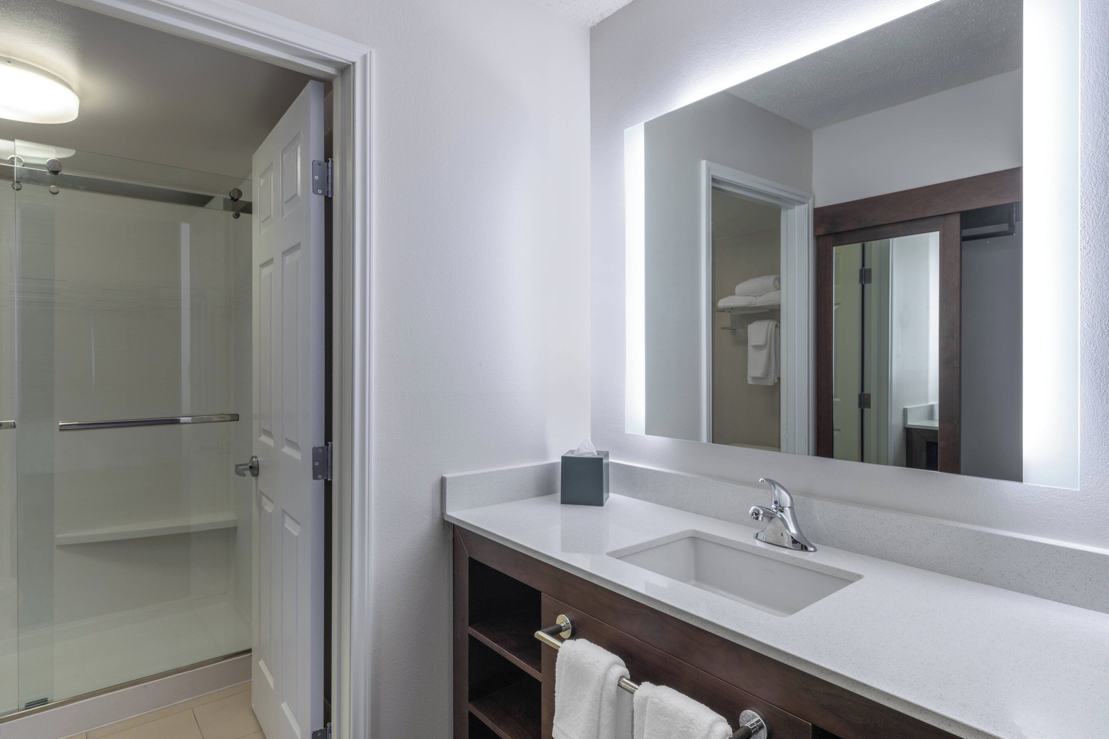 combined shower/bathtub, free toiletries, hair dryer, towels