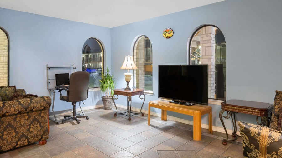 Days Inn by Wyndham San Antonio