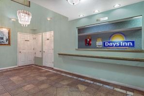 Lobby - Days Inn by Wyndham San Antonio (San Antonio)