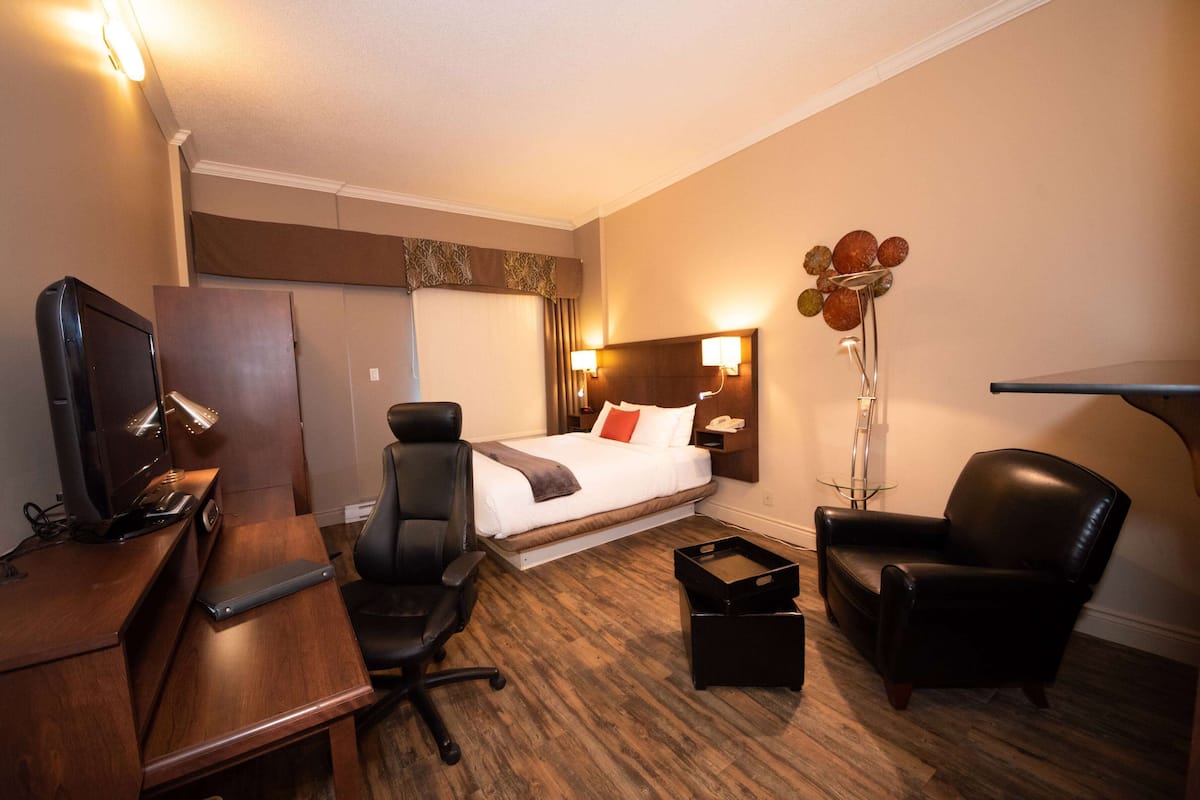Room, Multiple Beds, Non Smoking | Premium bedding, down comforters, pillowtop beds, individually decorated