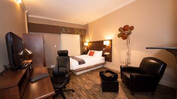 Huone, useita sänkyjä, tupakointi kielletty | Ylelliset vuodevaatteet, untuvapeitot, pillowtop-patjalliset sängyt