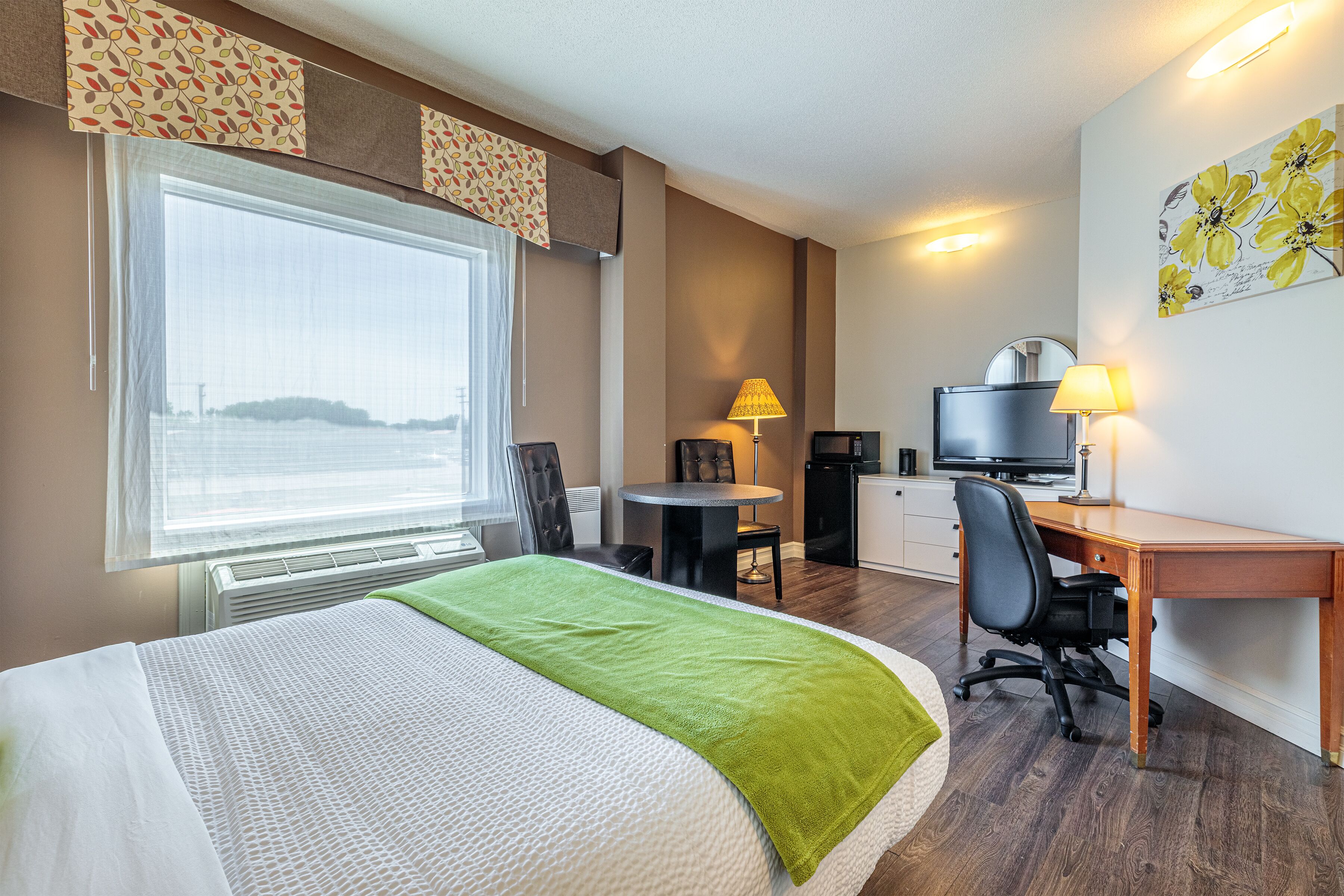 Room, 1 Double Bed, Accessible, Non Smoking | Premium bedding, down comforters, pillowtop beds, individually decorated