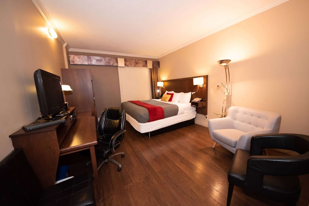 Room, 1 King Bed, Non Smoking | Premium bedding, down comforters, pillowtop beds, individually decorated