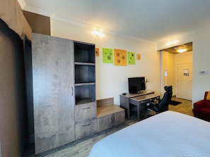 Room, 1 King Bed, Non Smoking