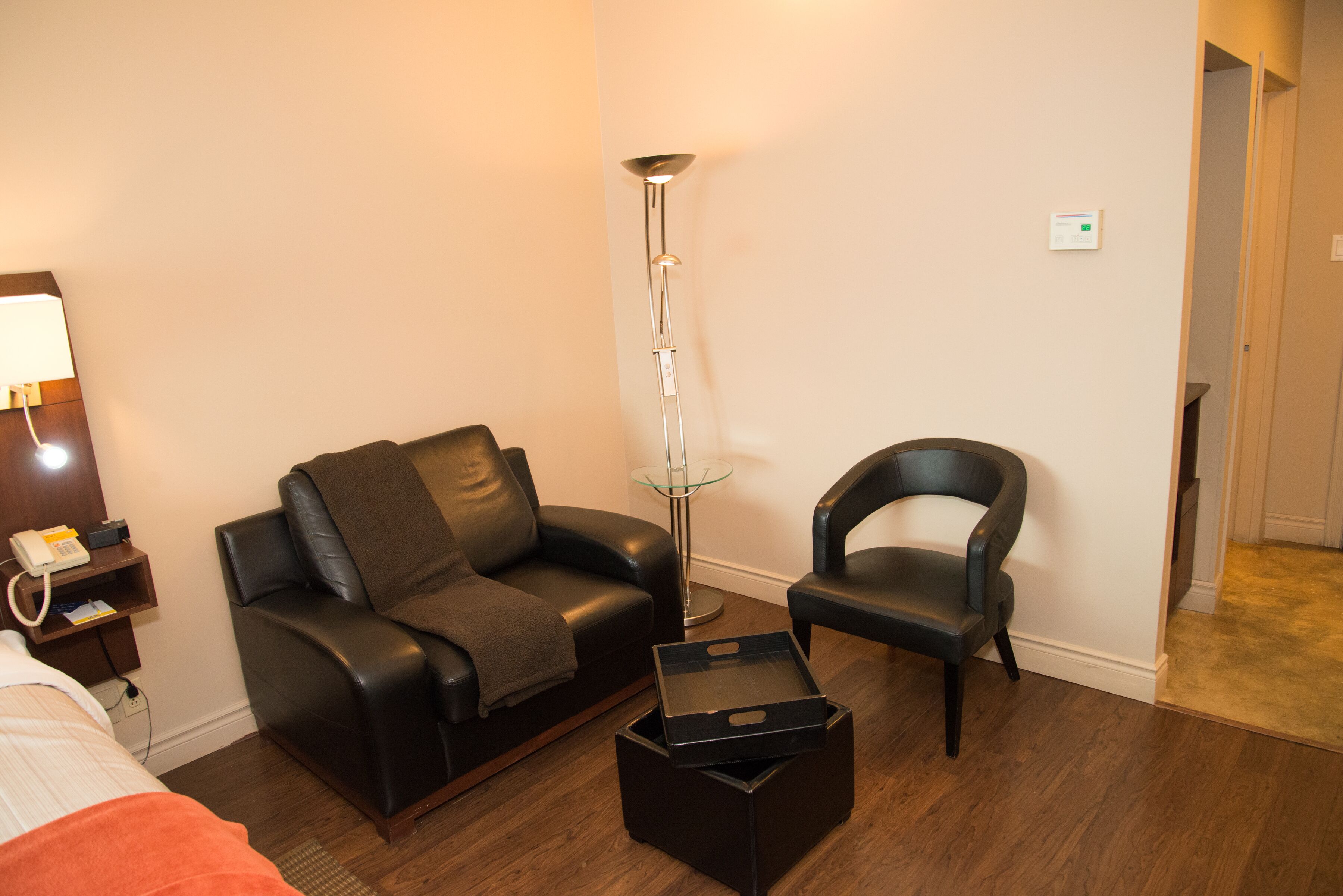 room, 1 king bed, non smoking | living area | 45-inch plasma tv with cable channels, tv, mp3 dock