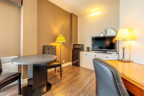 Room, 1 Double Bed, Accessible, Non Smoking | Premium bedding, down comforters, pillowtop beds, individually decorated