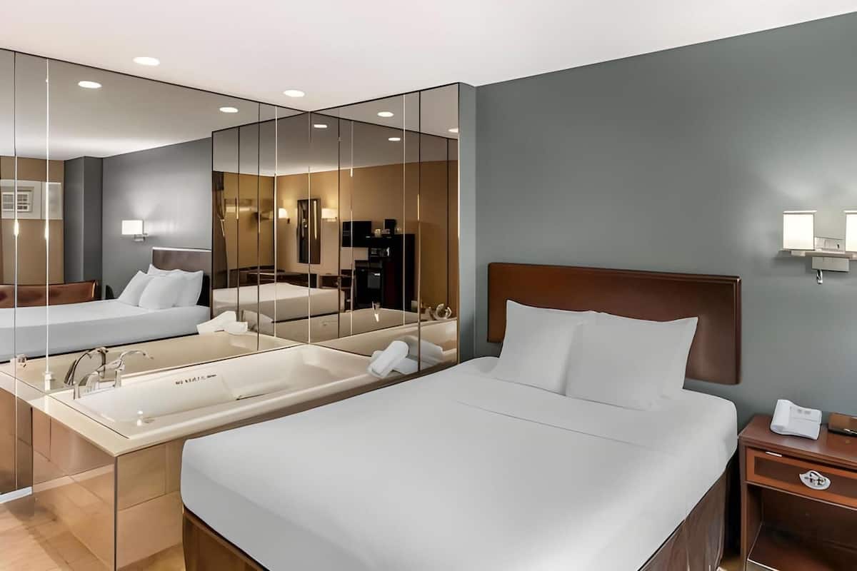 Premium bedding, Tempur-Pedic beds, desk, blackout drapes