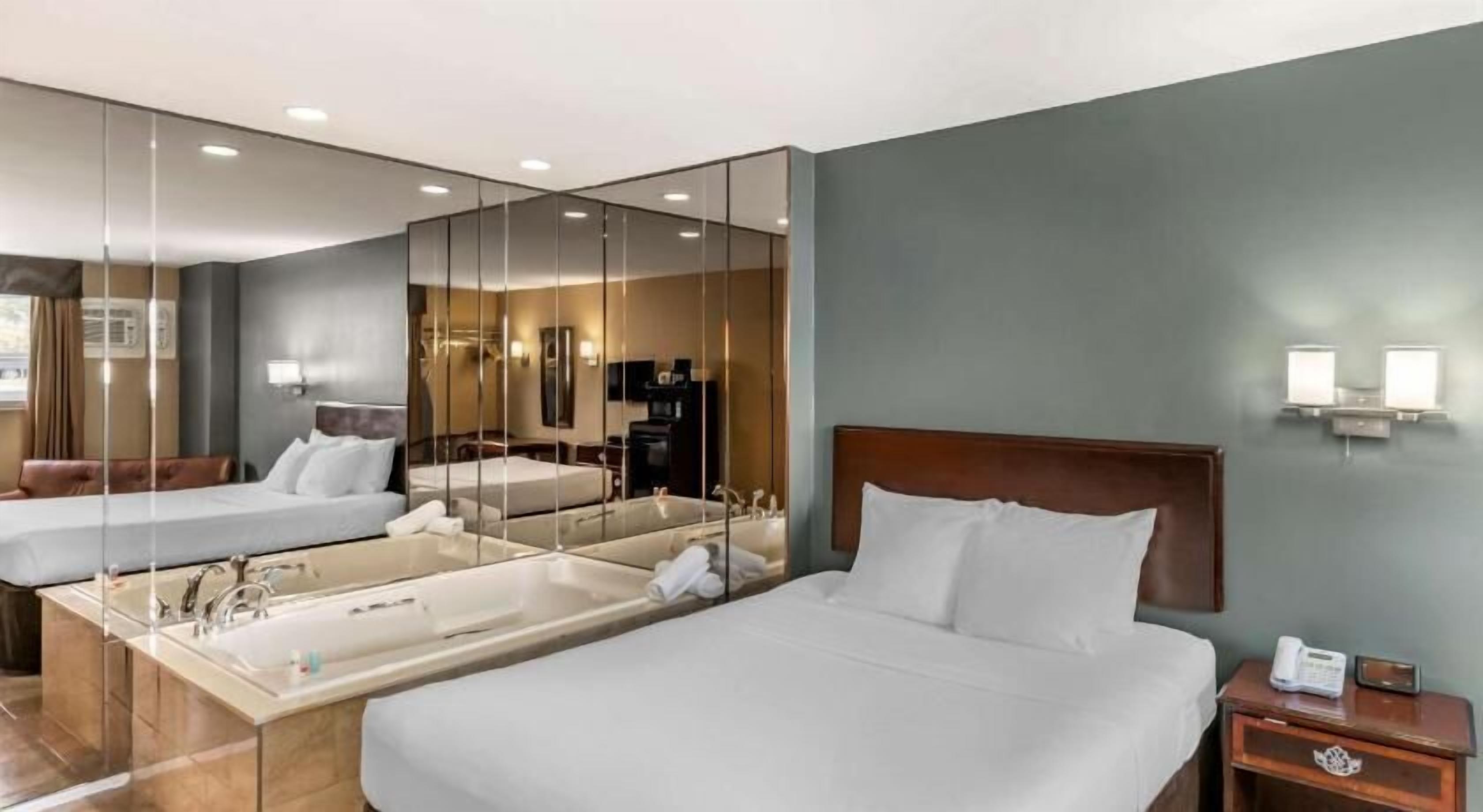 高档床上用品、泰普尔床垫、办公桌、遮光窗帘