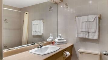 Standard Room, 2 Katil Ratu (Queen), Non Smoking | Bilik Mandi | Gabungan pancuran/tab mandi, pengering rambut, tuala disediakan, sabun