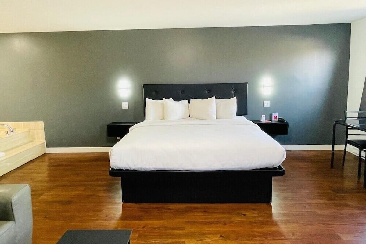 Premium bedding, Tempur-Pedic beds, desk, blackout drapes