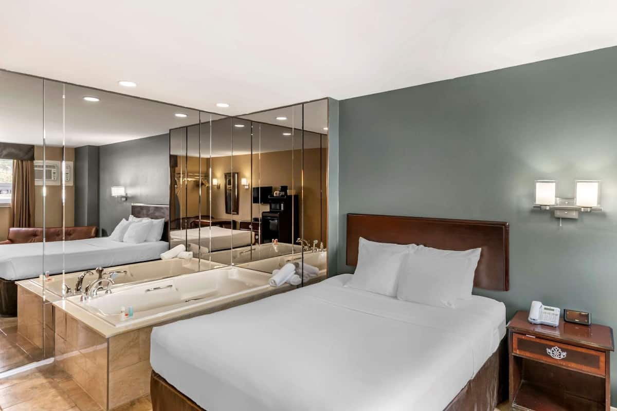 高級寝具、テンピュール、デスク、遮光カーテン