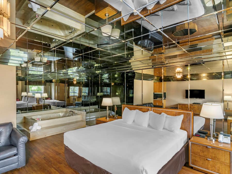 Premium bedding, Tempur-Pedic beds, desk, blackout curtains