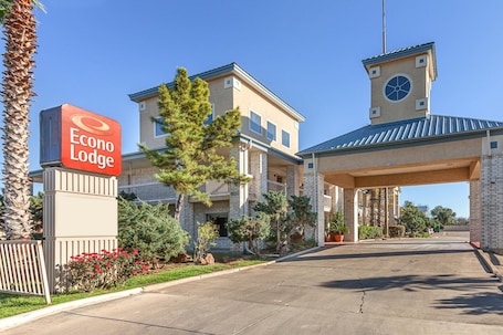 Exterior. Econo Lodge San Antonio South