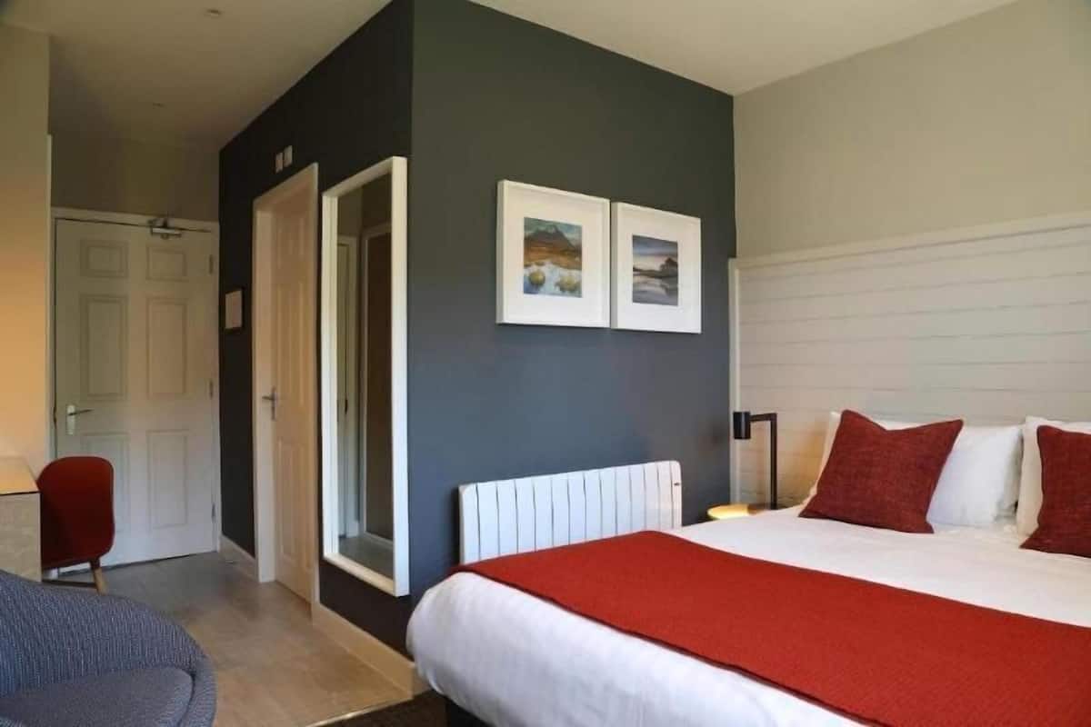 In-room safe, desk, free cribs/infant beds, free WiFi
