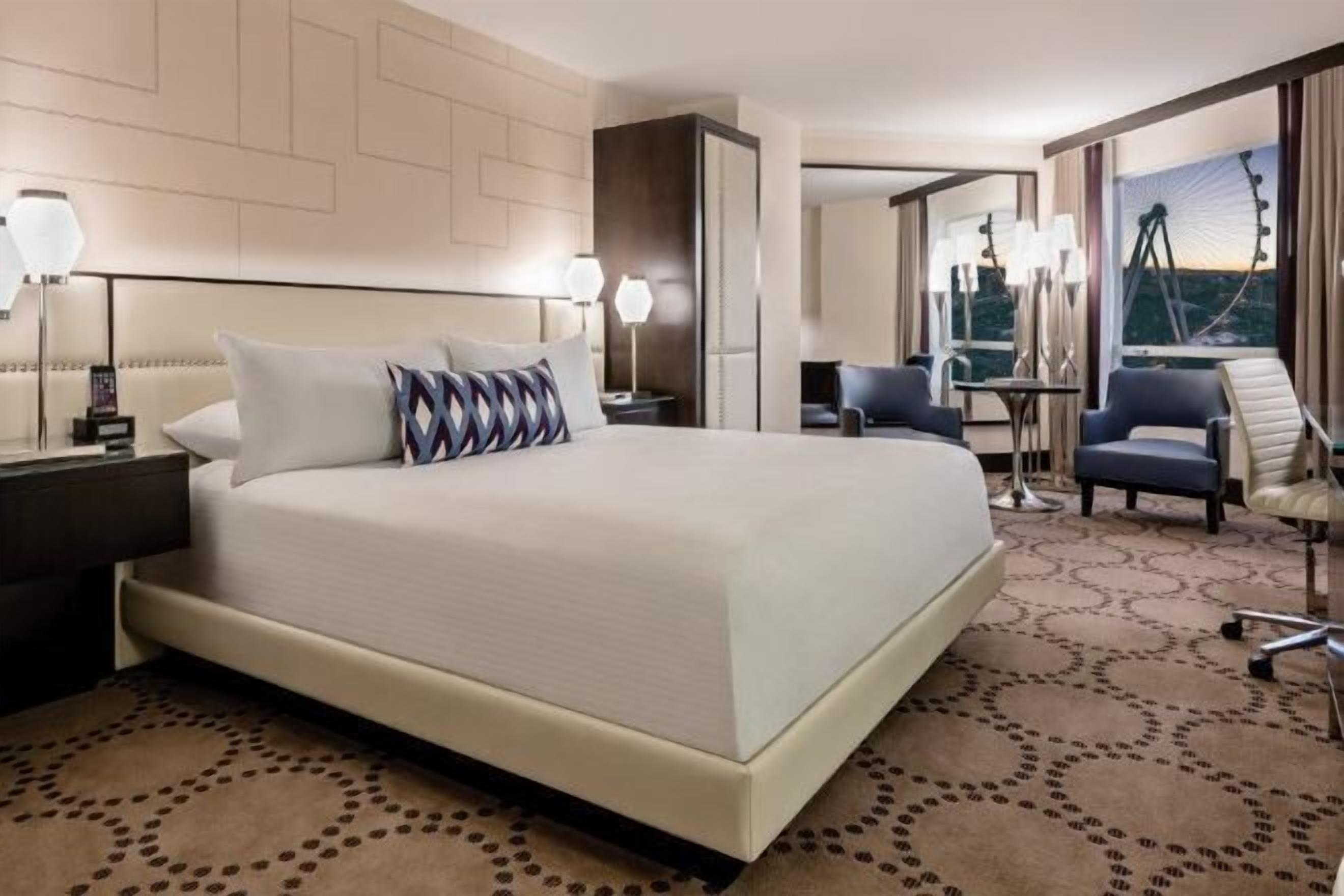 Bộ đồ giường kháng dị ứng, minibar, két bảo mật tại phòng, bàn 