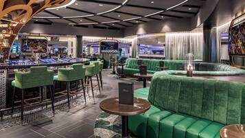 4 bars, bar en bord de piscine