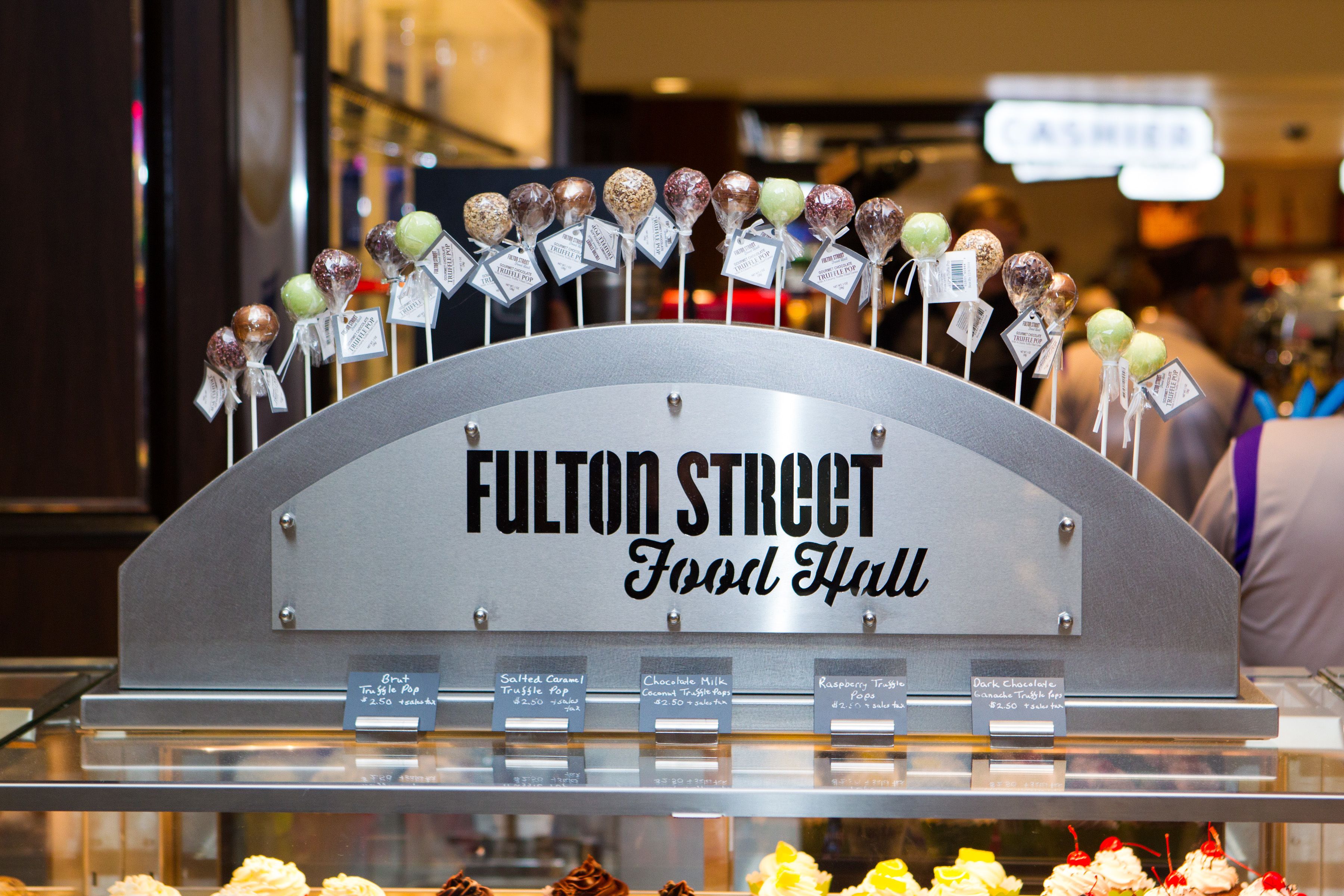Eine Auswahl an Lollipops im Fulton Street Food Hall.