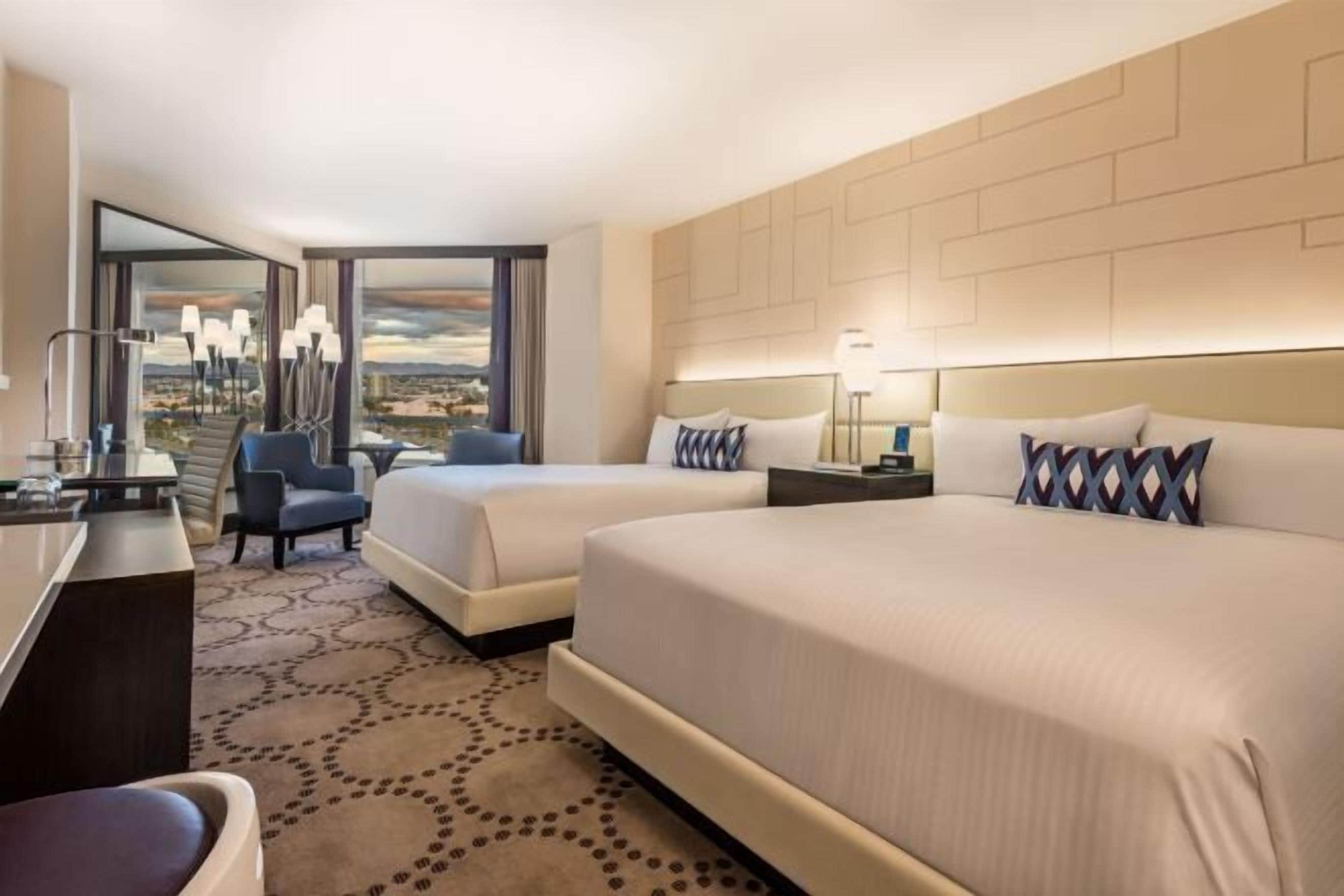 Bộ đồ giường kháng dị ứng, minibar, két bảo mật tại phòng, bàn 