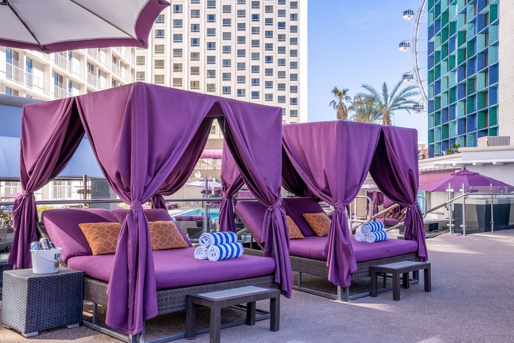 Harrah's Las Vegas - A Caesars Rewards Destination by null