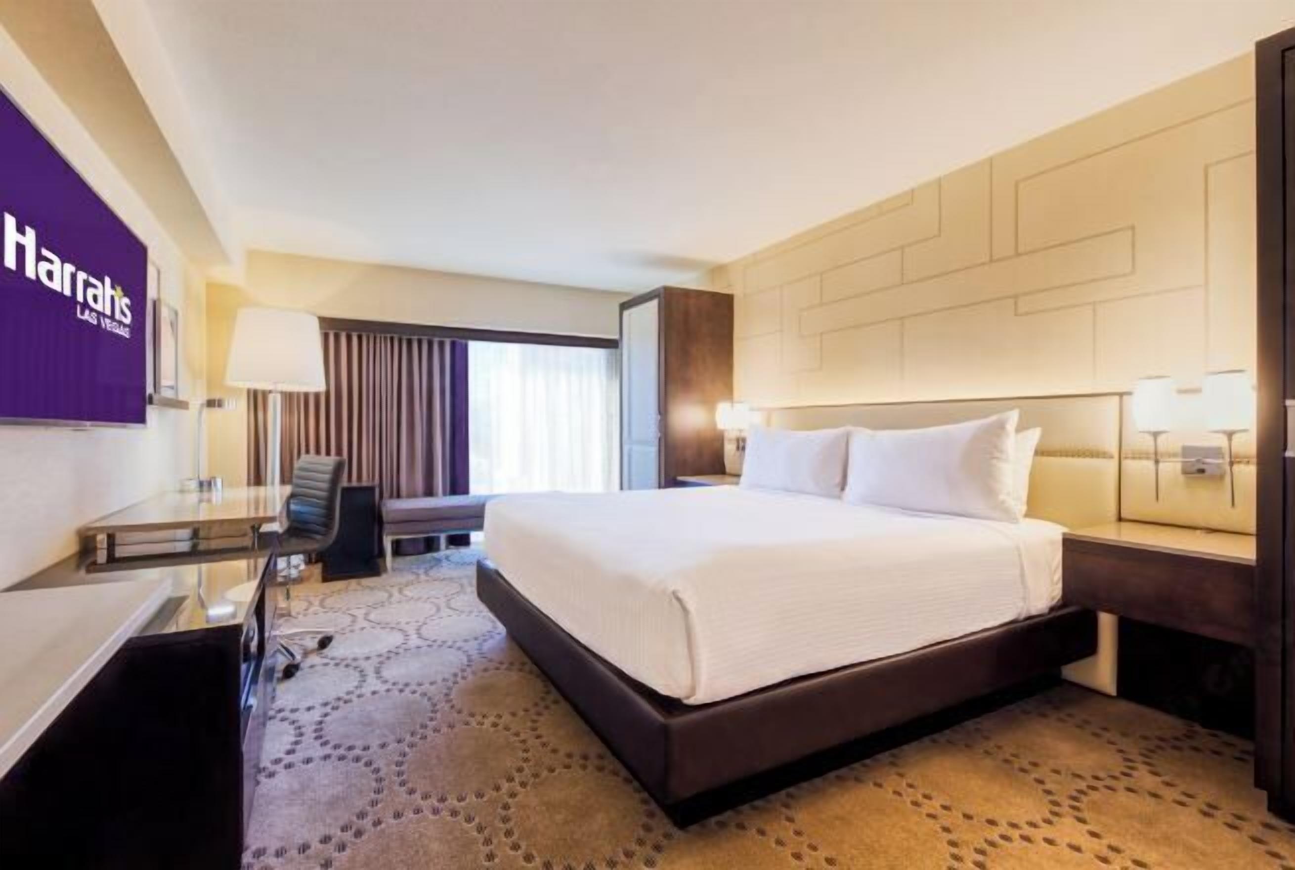 Bộ đồ giường kháng dị ứng, minibar, két bảo mật tại phòng, bàn 