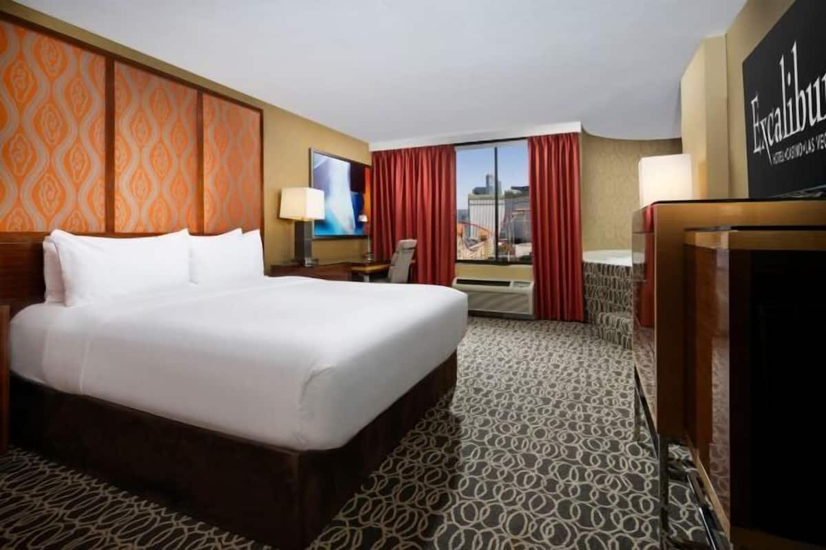 Premium bedding, in-room safe, desk, iron/ironing board