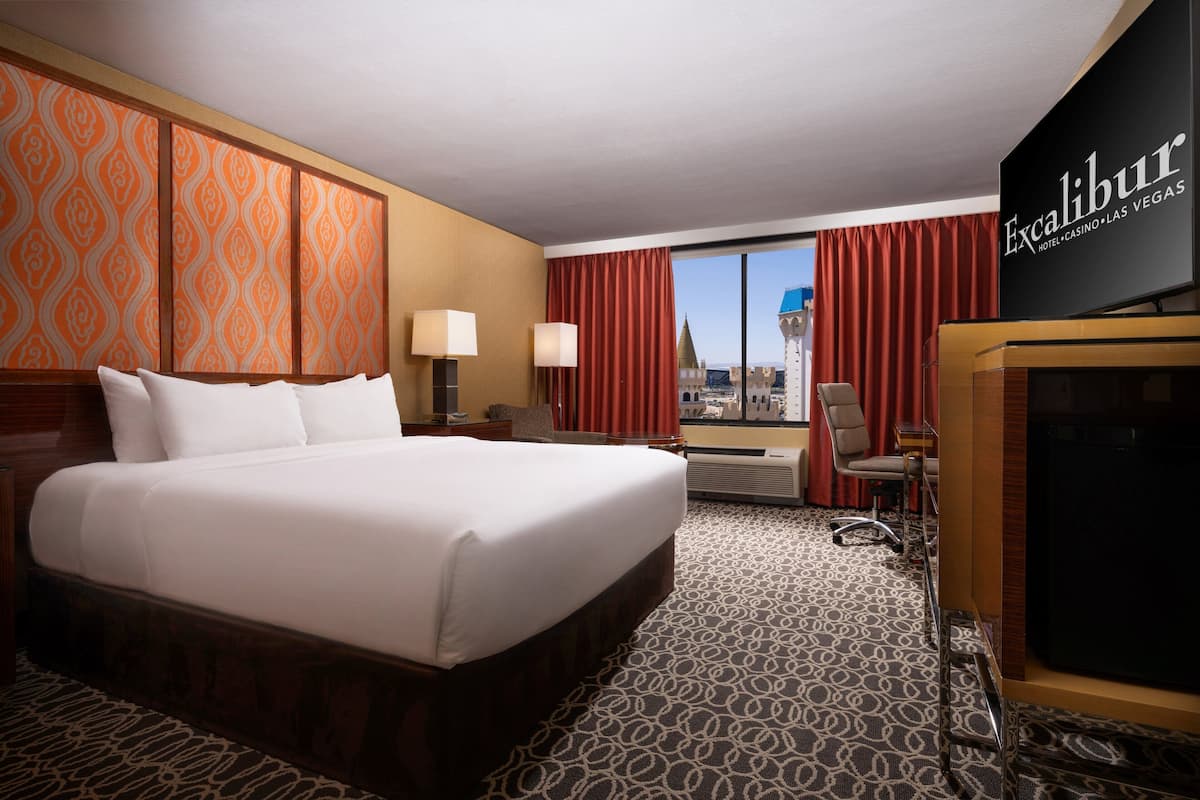 Premium bedding, in-room safe, desk, iron/ironing board
