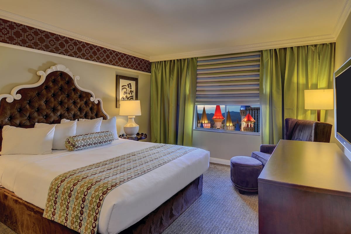 Resort Luxury Suite | Premium bedding, in-room safe, iron/ironing board