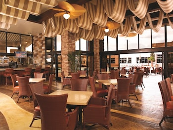 16 restaurants, breakfast, lunch, dinner served; Italian cuisine at Excalibur Hotel & Casino