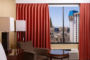 Newly Renovated Resort Strip View King | View from room