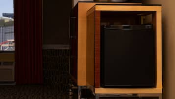 Premium bedding, in-room safe, desk, iron/ironing board