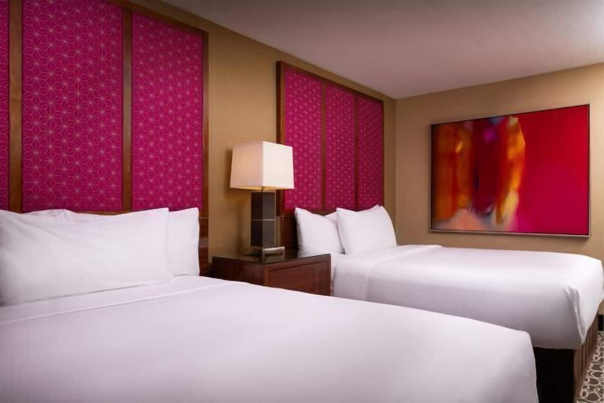 Premium bedding, in-room safe, desk, iron/ironing board